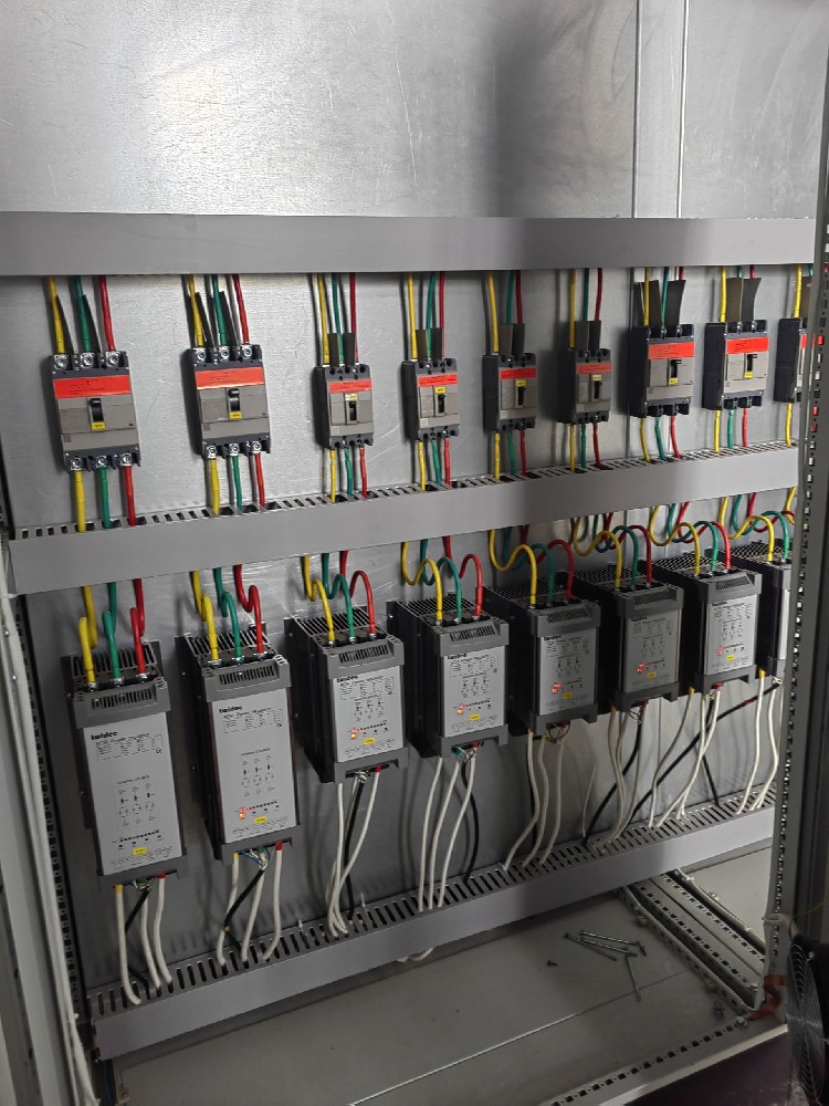 电力调整器负载电压加不上去是什么原因？