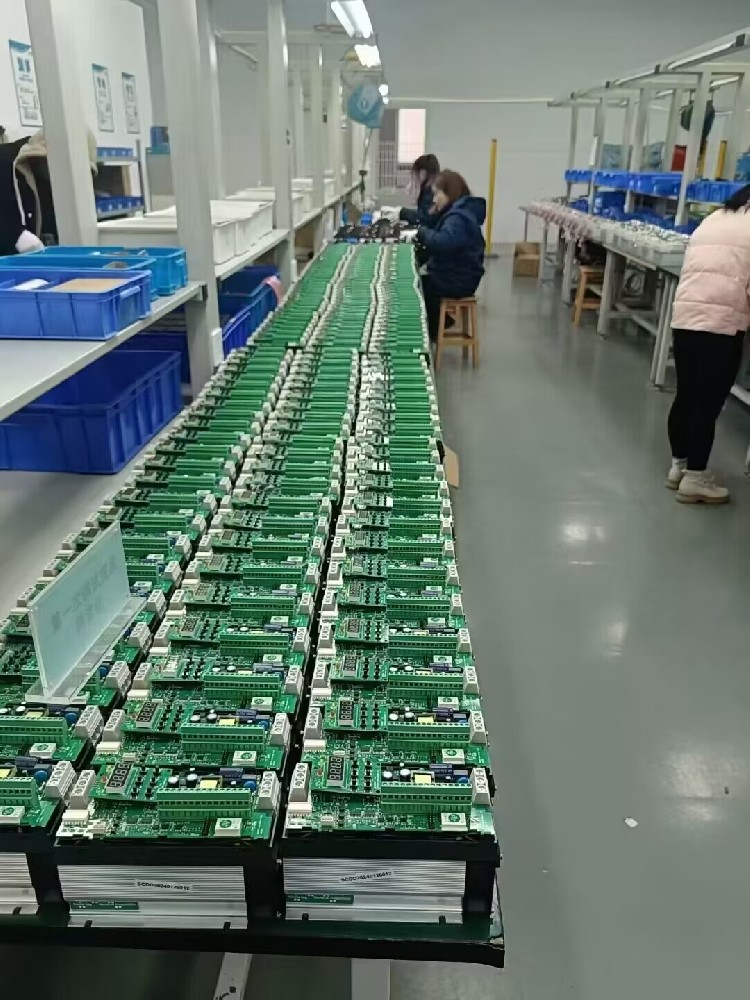 电力调整器在运行时最大电流逐步降低是为什么？