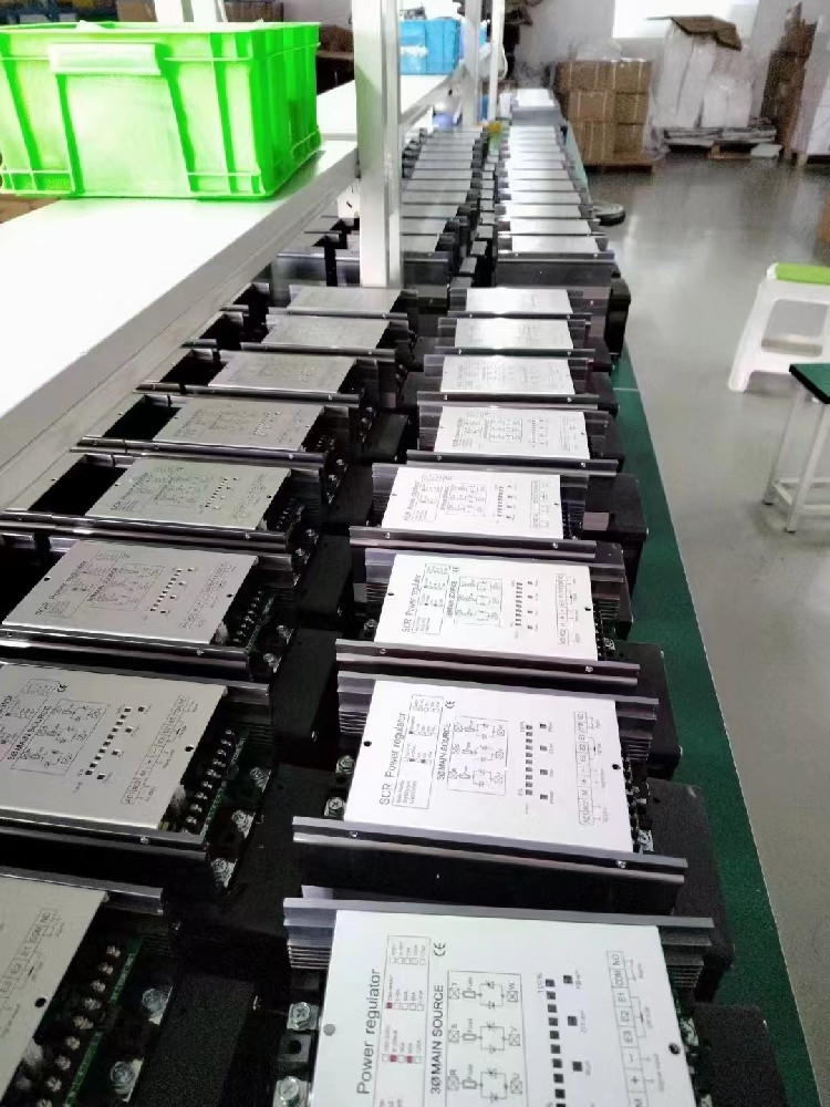 电力调整器的自适应节造战术是若何应对环境变动和参数不确定性的？