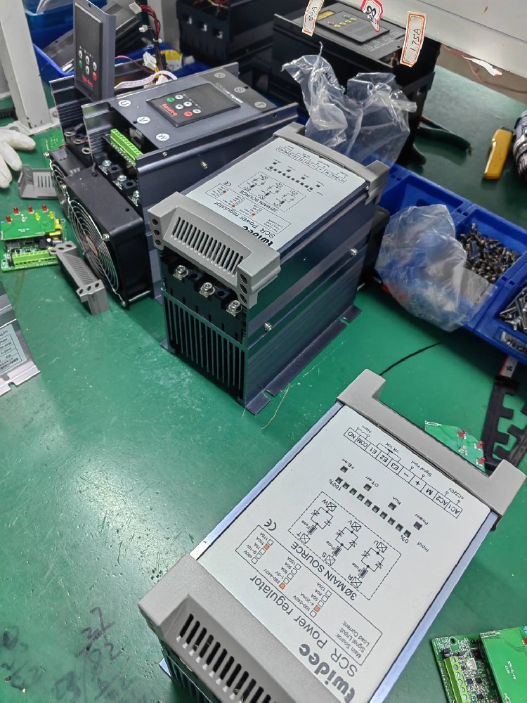 在易燃易爆的危险环境中，电力调整器是否具备防爆职能？或者必要采取什么特殊措施？