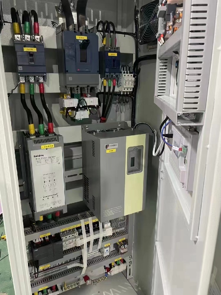 对于间歇性工作的负载，若何选择相宜的电力调整器以提高其使用寿命？