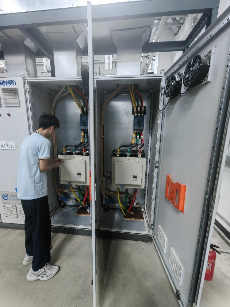 电力调整器在极端气象前提下（如高温、强风、暴雨等）的靠得住性保险措施有哪些？